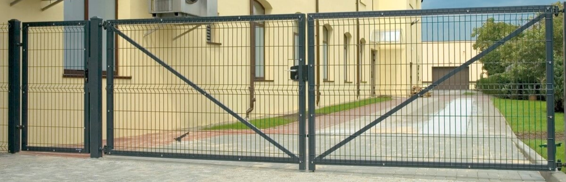 Откатные ворота с калиткой 1